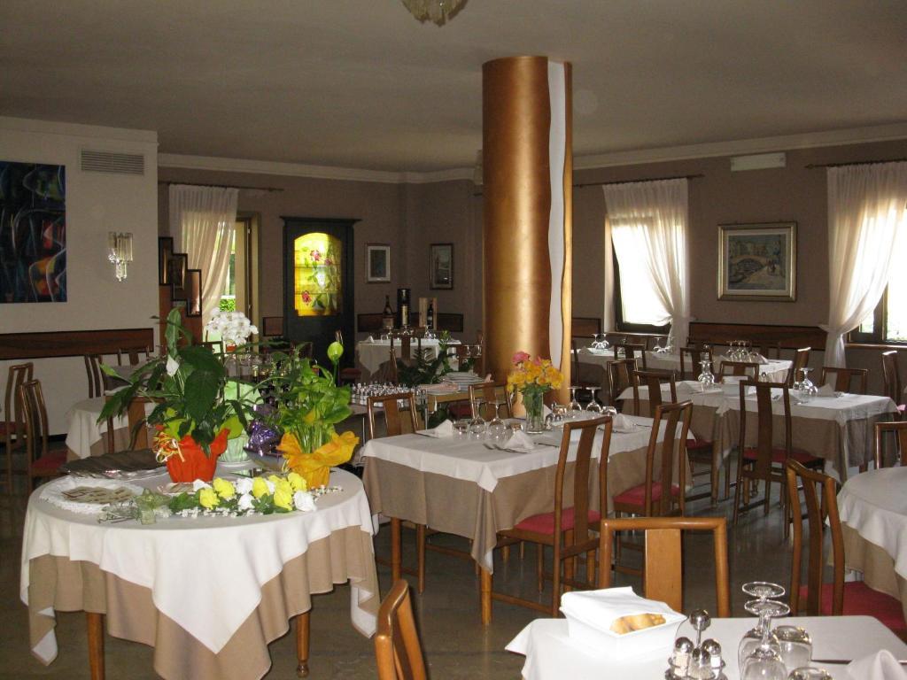 Albergo Ristorante Papa Peschiera del Garda Bagian luar foto