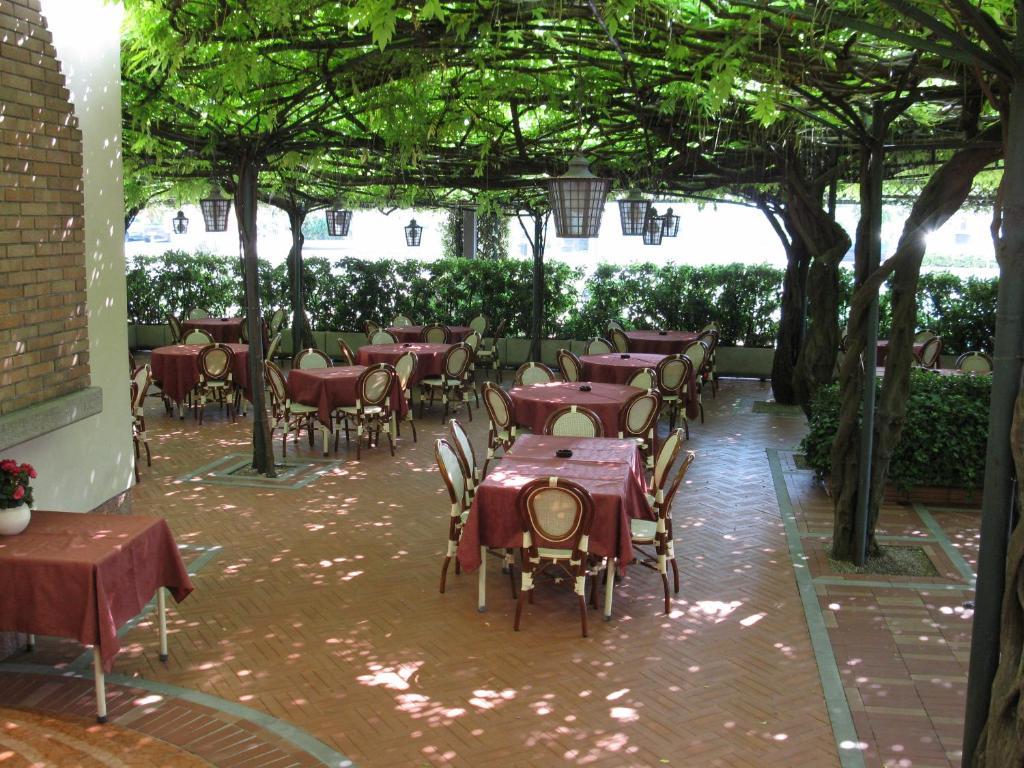 Albergo Ristorante Papa Peschiera del Garda Bagian luar foto