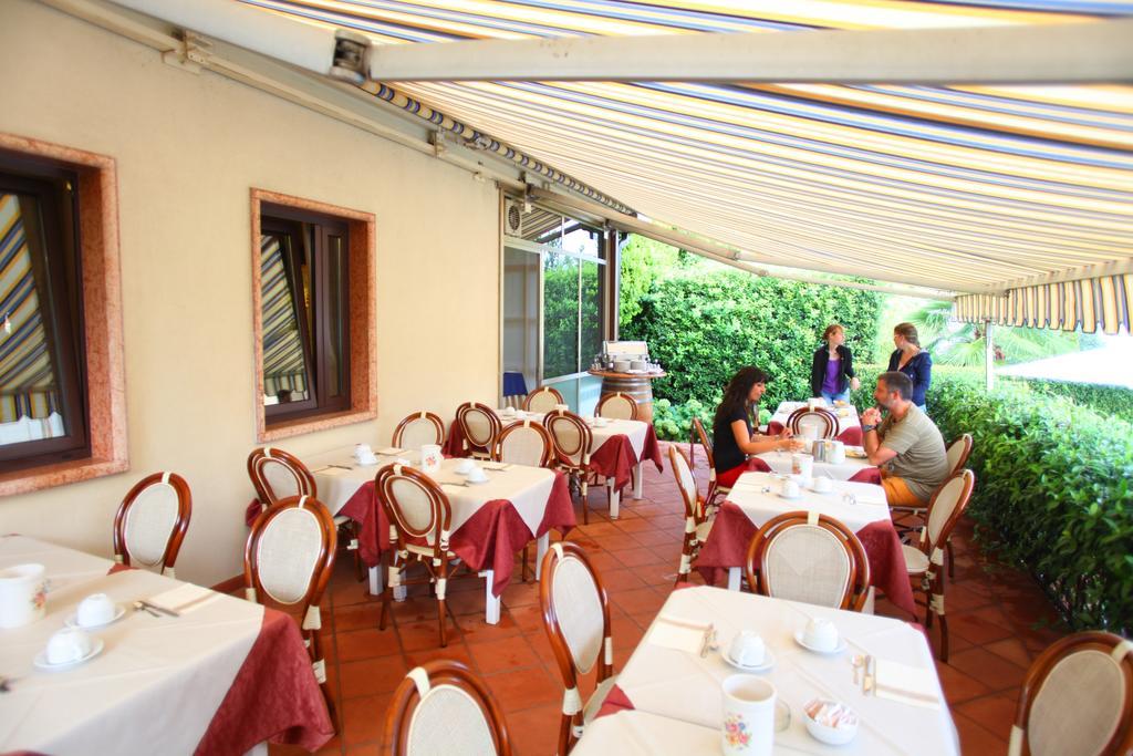 Albergo Ristorante Papa Peschiera del Garda Bagian luar foto