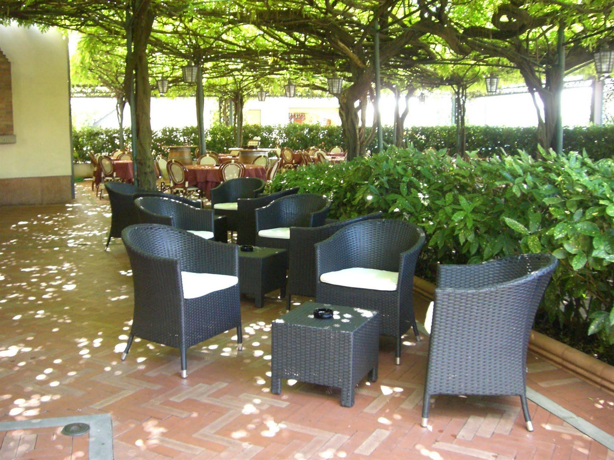 Albergo Ristorante Papa Peschiera del Garda Bagian luar foto